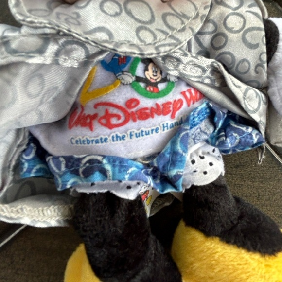 Vintage Deadstock Minnie Mouse 2000 Grad Nite plush, cap, gown, diploma - Picture 10 of 10